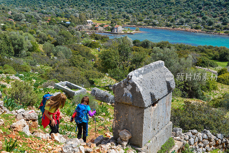 Kekova Aperlai。行尸走肉women。